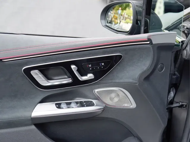 Mercedes-Benz EQE AMG — Фото автомобиля 14