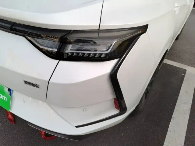Dongfeng Yixuan — Фото автомобиля 7