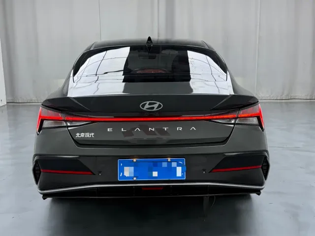 Hyundai Elantra — Фото автомобиля 16