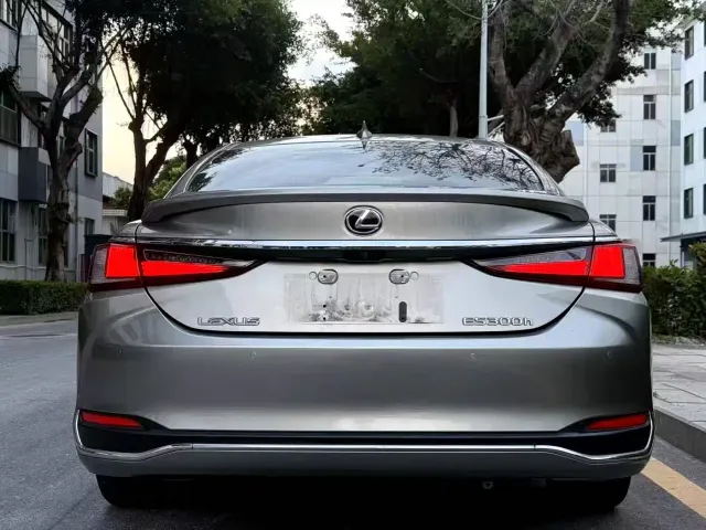 Lexus ES — Фото автомобиля 7