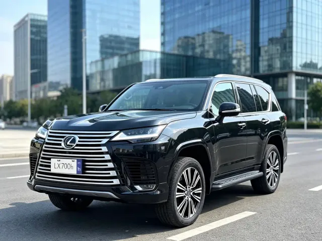 Фотография автомобиля — Lexus LX
