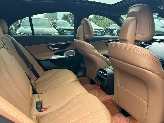 Mercedes-Benz E-Class — Фото автомобиля 13