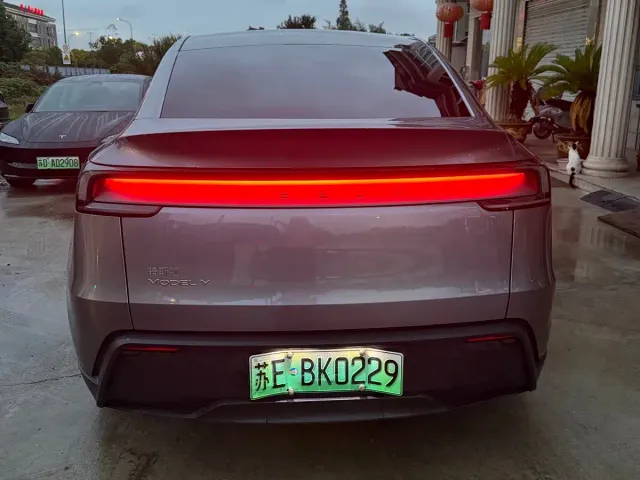 Tesla Model Y — Фото автомобиля 4