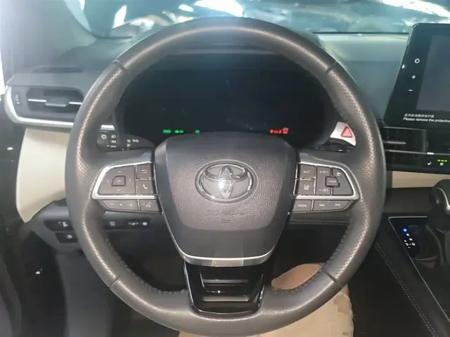 Toyota Sienna — Фото автомобиля 10