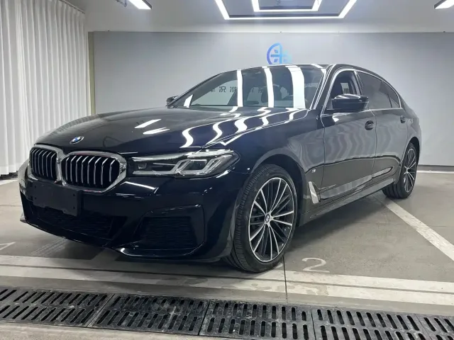 Фотография автомобиля — BMW 5 Series