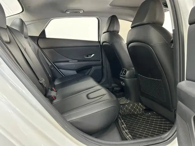 Hyundai Elantra — Фото автомобиля 13