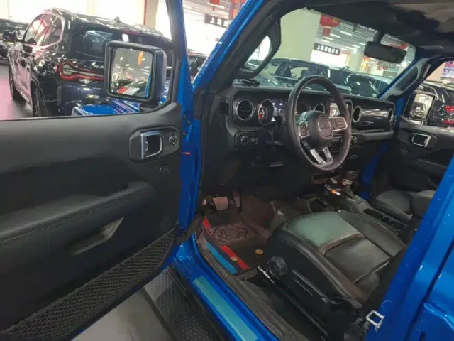 Jeep Wrangler — Фото автомобиля 11