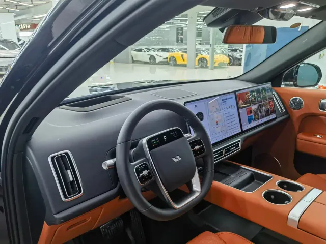 Li Auto L7 — Фото автомобиля 4