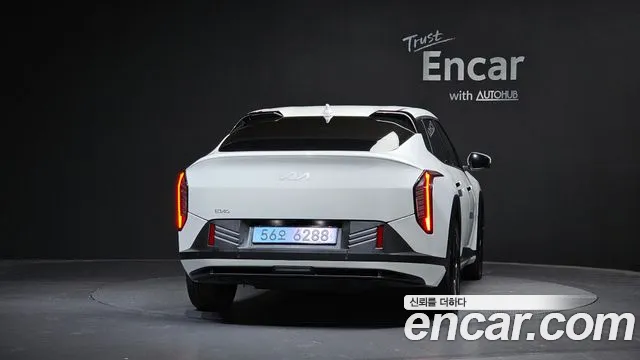 Kia EV4 — Фото автомобиля 4