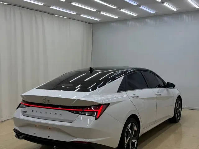 Hyundai Elantra — Фото автомобиля 4