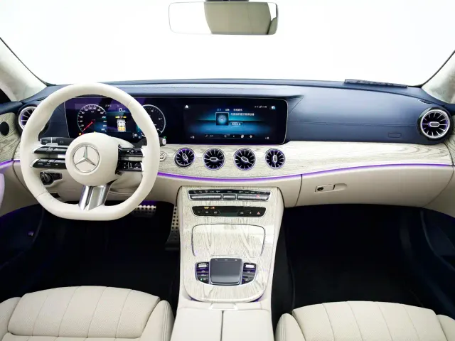 Mercedes-Benz E-Class — Фото автомобиля 2