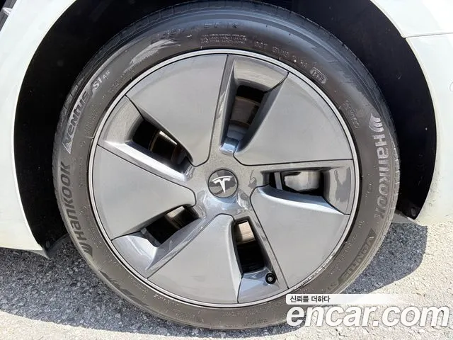 Tesla Model 3 — Фото автомобиля 18