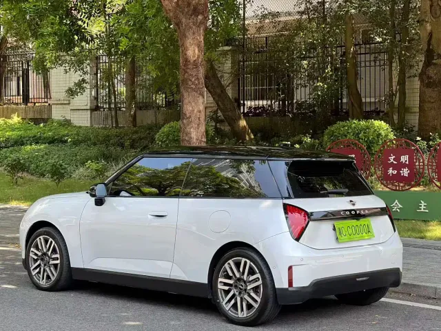 MINI Cooper — Фото автомобиля 3