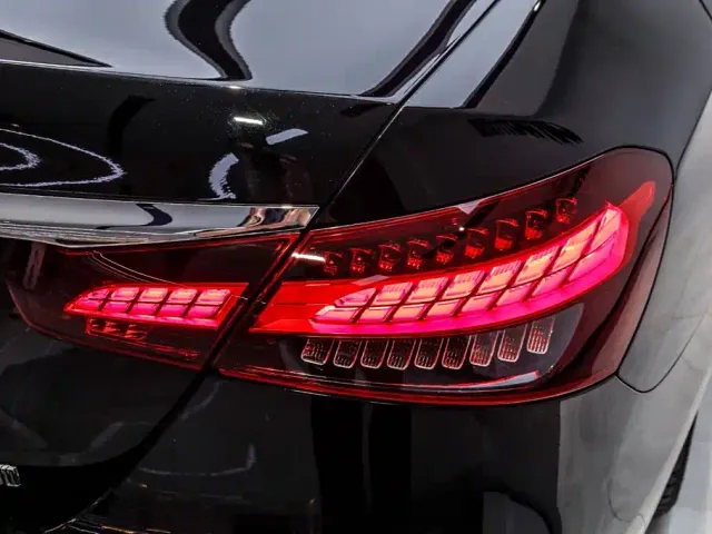 Mercedes-Benz E-Class — Фото автомобиля 22