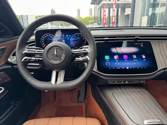 Mercedes-Benz E-Class — Фото автомобиля 11