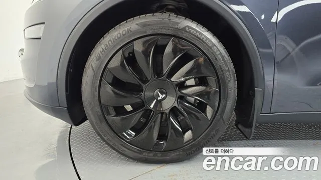 Tesla Model Y — Фото автомобиля 5