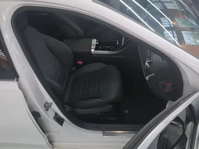 Mercedes-Benz C-Class — Фото автомобиля 8
