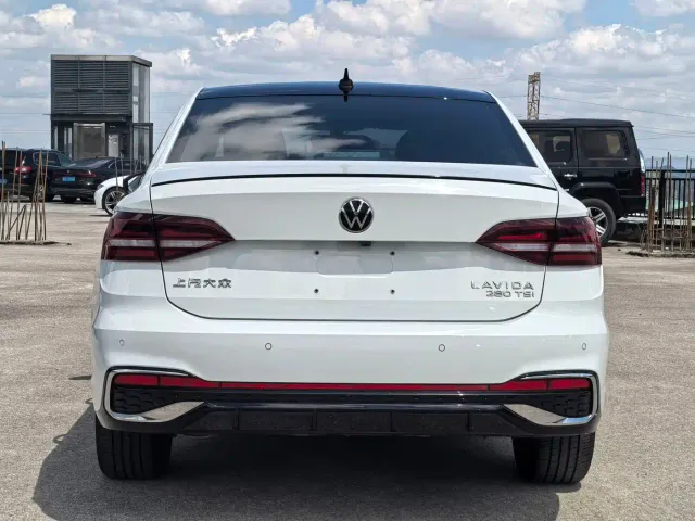 Volkswagen Lavida — Фото автомобиля 5
