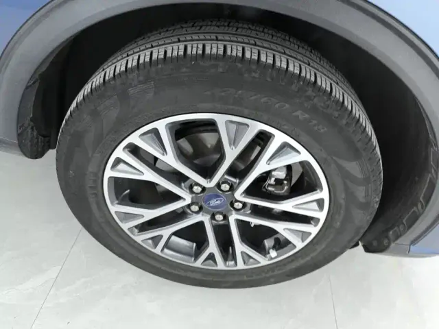 Ford Escape — Фото автомобиля 6
