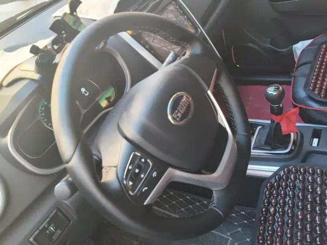 SWM Motor SWM X3 — Фото автомобиля 15
