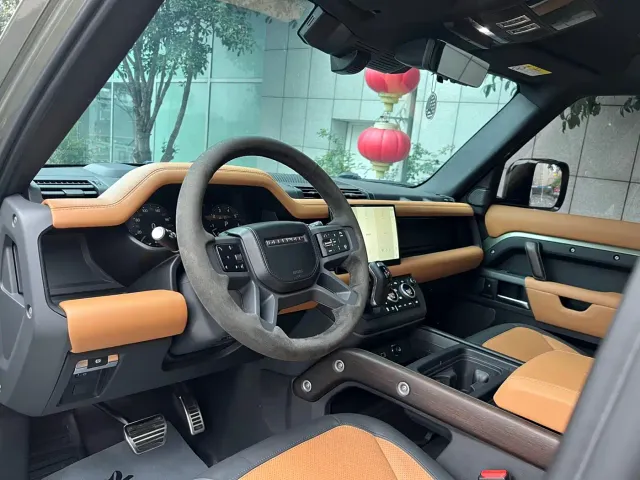 Land Rover Defender — Фото автомобиля 11