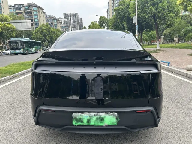 Tesla Model Y — Фото автомобиля 5