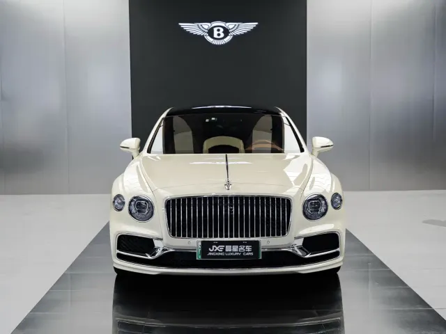 Bentley Flying Spur — Фото автомобиля 2