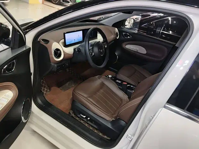 Wuling Bingo — Фото автомобиля 15