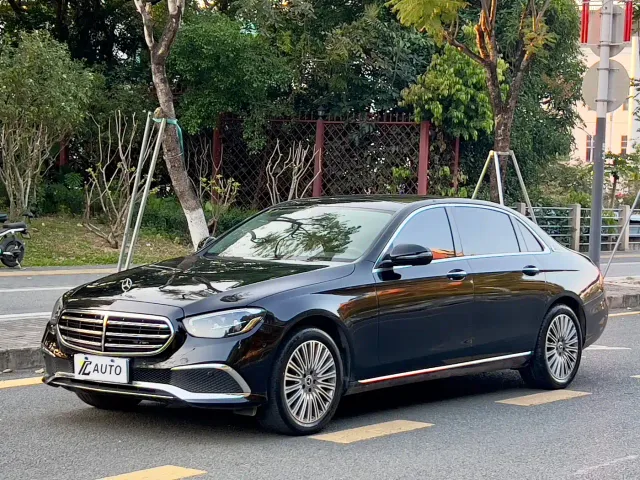 Фотография автомобиля — Mercedes-Benz E-Class