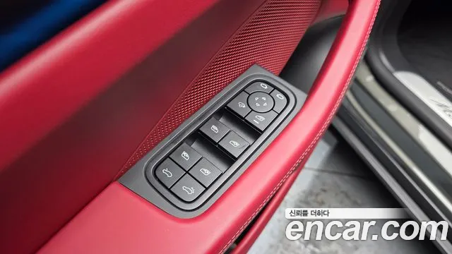 Porsche Macan Electric — Фото автомобиля 30