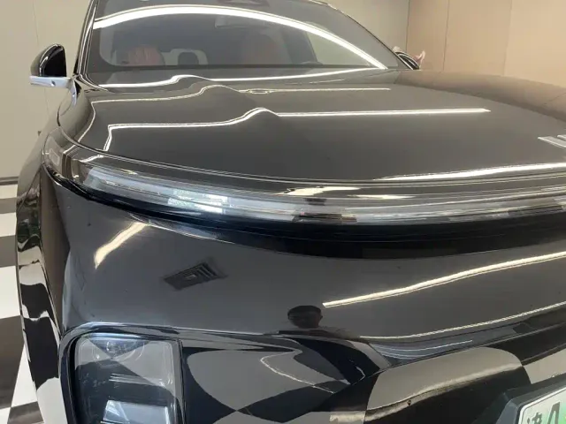 Li Auto L8 — Фото автомобиля 9