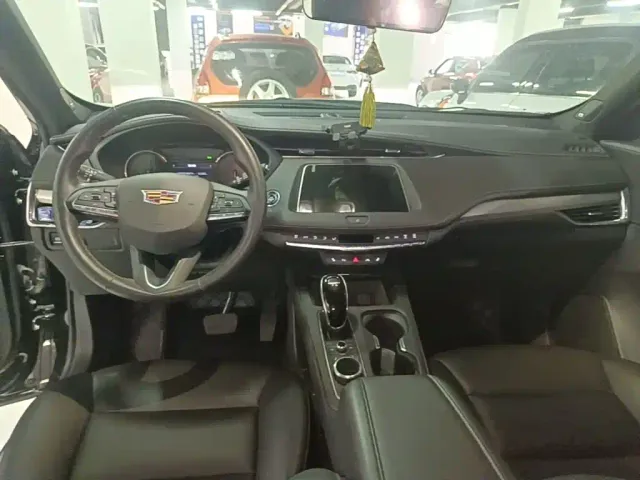 Cadillac XT4 — Фото автомобиля 9
