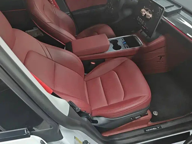 Tesla Model Y — Фото автомобиля 24