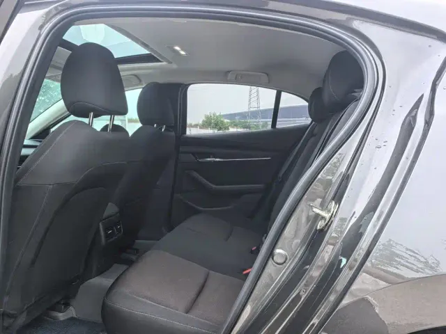 Mazda Axela — Фото автомобиля 20