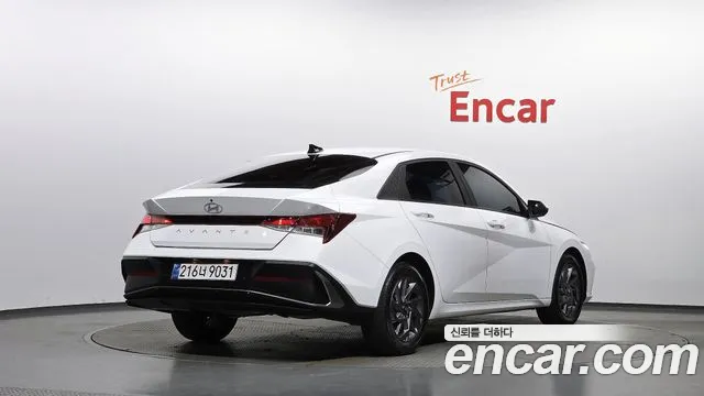 Hyundai Avante CN7 — Фото автомобиля 2