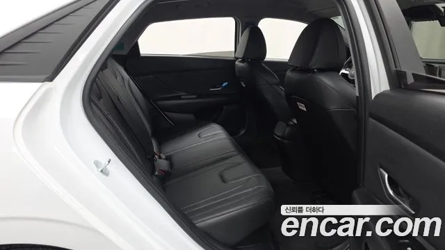 Hyundai Avante CN7 — Фото автомобиля 12