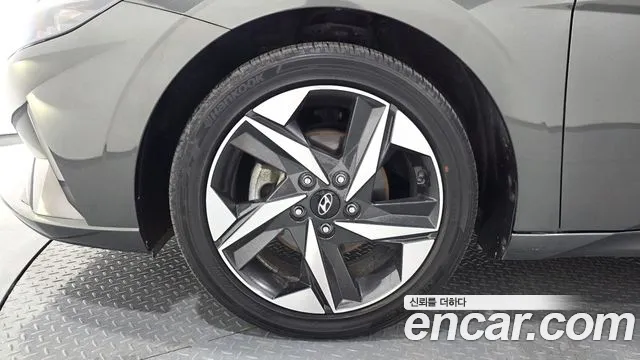 Hyundai Avante CN7 — Фото автомобиля 5