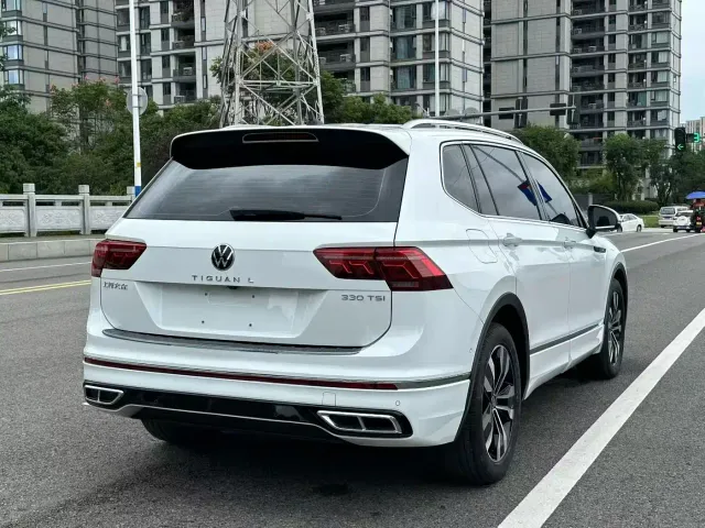 Volkswagen Tiguan L — Фото автомобиля 9