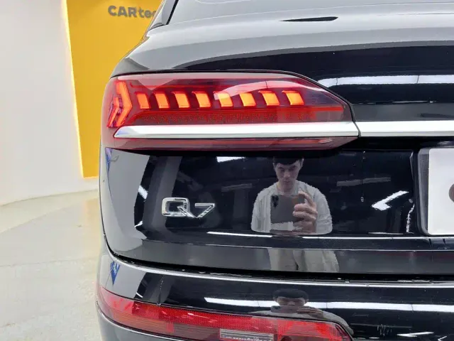 Audi Q7 — Фото автомобиля 9