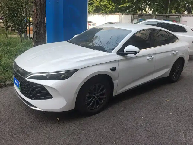 Фотография автомобиля — BYD Qin L