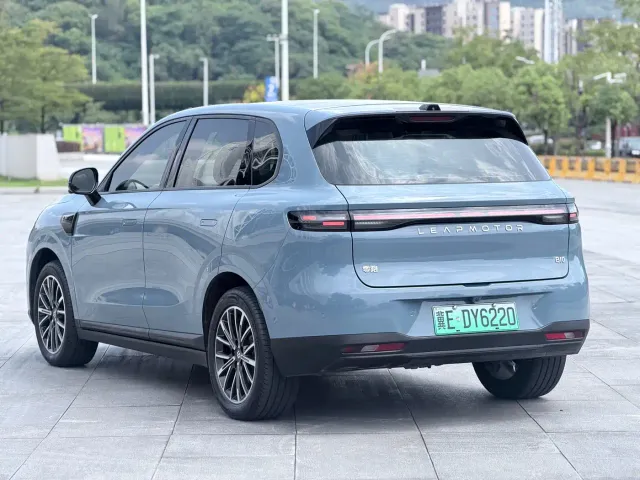 Leapmotor B10 — Фото автомобиля 6