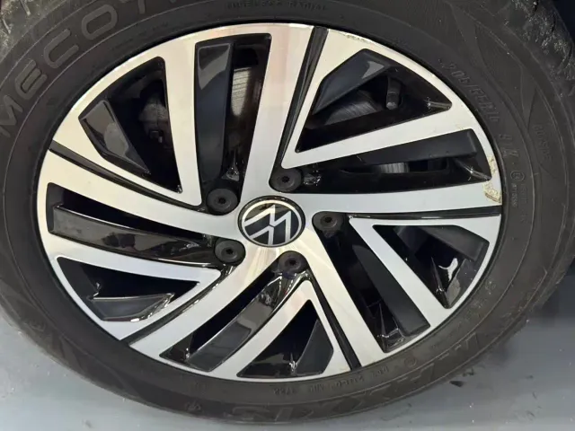 Volkswagen Lavida — Фото автомобиля 3