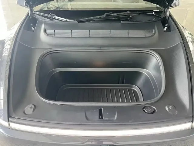 Tesla Model Y — Фото автомобиля 24
