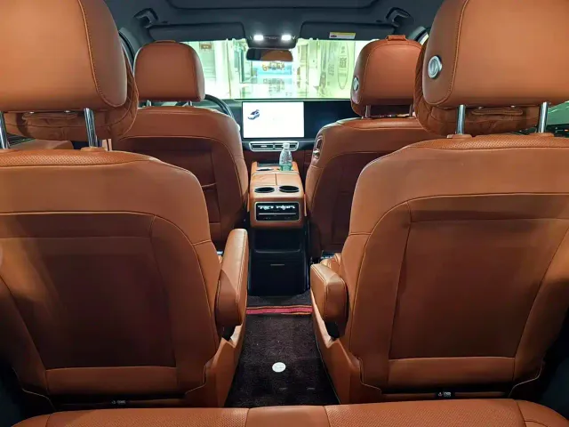 Li Auto L8 — Фото автомобиля 10