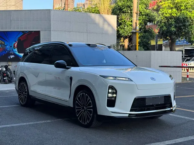 Nio ES8 — Фото автомобиля 4