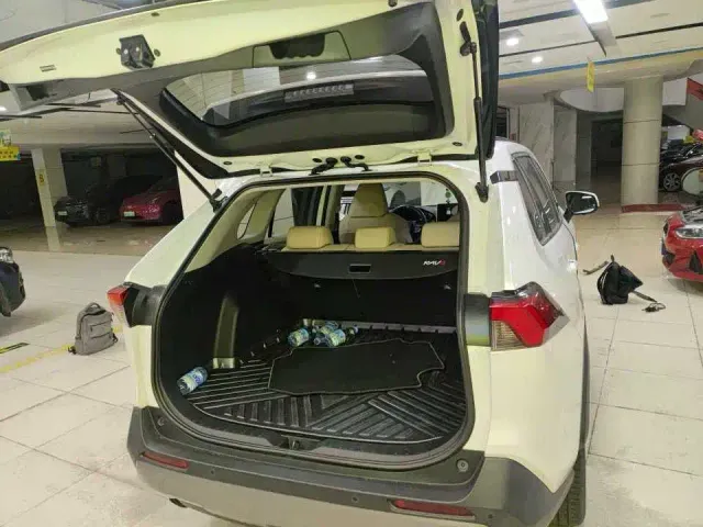 Toyota RAV4 — Фото автомобиля 9