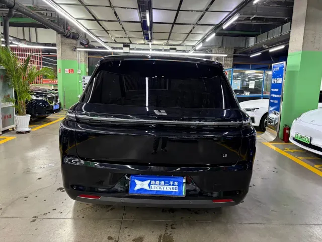 Li Auto L8 — Фото автомобиля 4