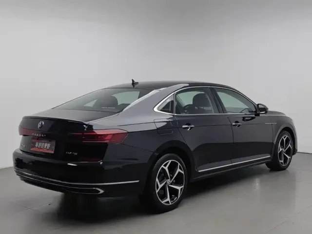 Volkswagen Passat — Фото автомобиля 2