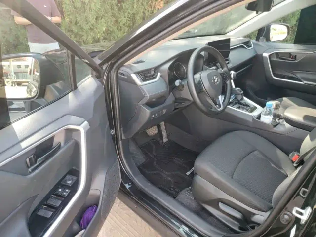 Toyota RAV4 — Фото автомобиля 12