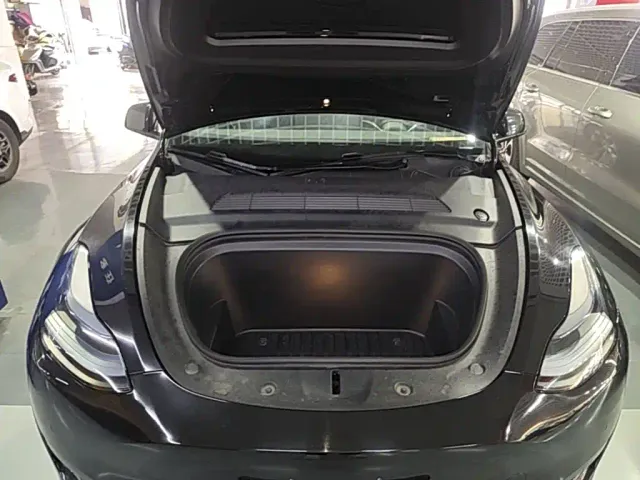 Tesla Model Y — Фото автомобиля 19